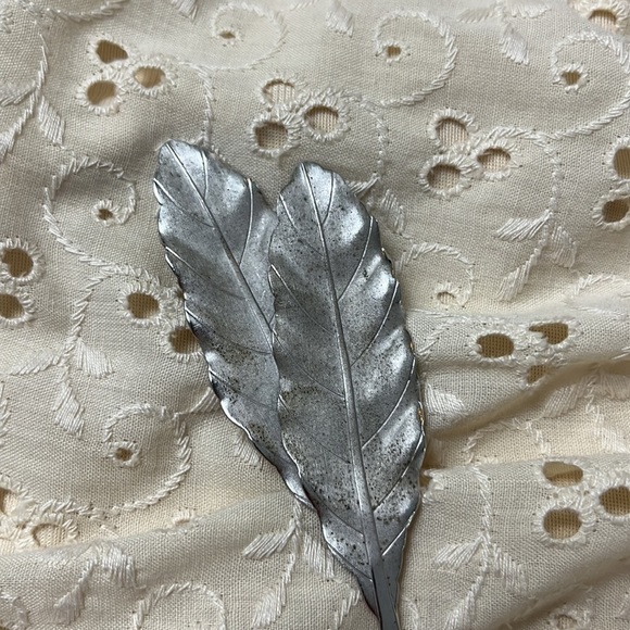 Vintage leaf pin brooch 🖤 - Picture 3 of 7